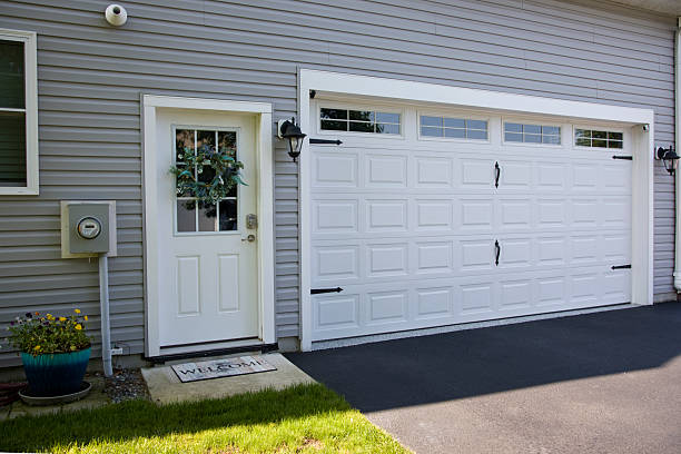 24/7 Emergency Garage Door Panel Replacement experts in Bayshore, NC